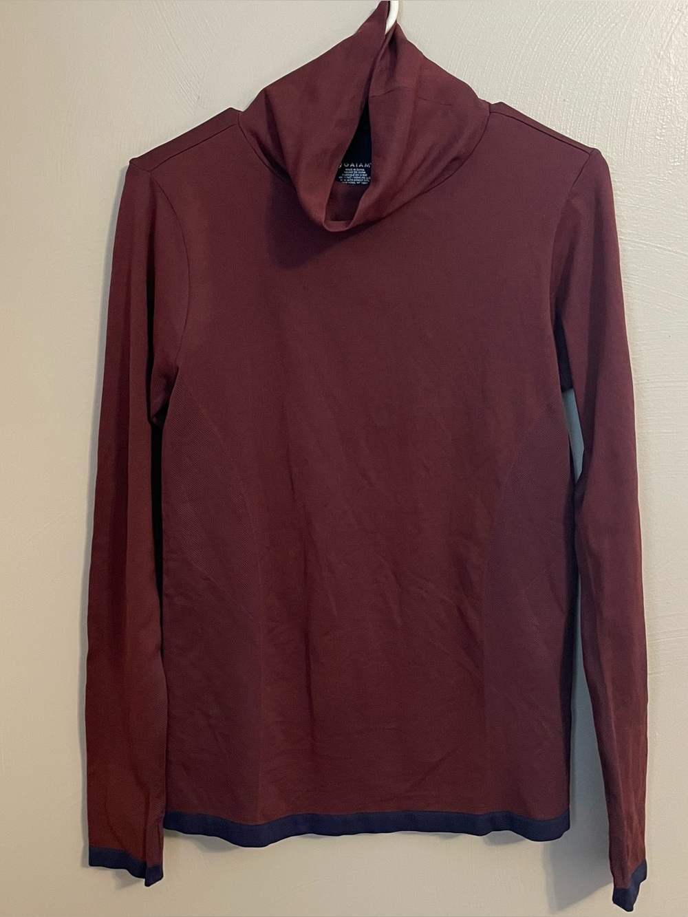 GAIAM Women’s Maroon Long Sleeve Athletic turtleneck size Medium